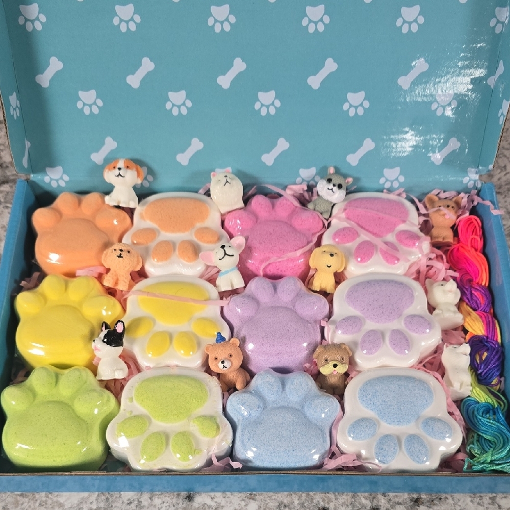 Colorful Paw Print Bath Bombs with Animal Figures & Charms